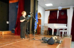 Η πρόεδρος της Ένωσης Μικρασιατών Κ. Θεοφιλίδου-Δημητράκη σε ομιλία της στο 3ο Φεστιβάλ Χορωδιών