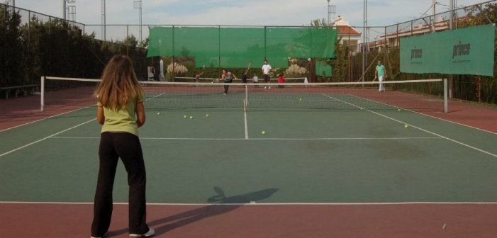 Καλοκαιρινά μαθήματα τένις από το Τμήμα Αθλητισμού