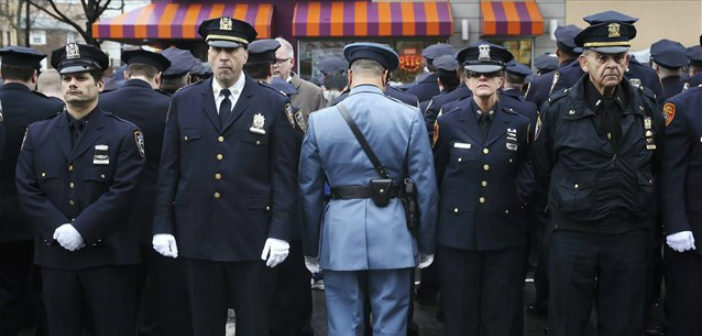 ΗΠΑ: Οι αστυνομικοί γύρισαν την πλάτη στον δήμαρχο της Νέας Υόρκης