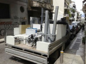 Αποξήλωση κεραίας στην οδό Ιπποκράτους στην Αθήνα