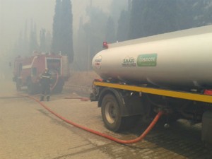 Όχημα του ΣΠΑΠ στην κατάσβεση της πυρκαγιάς στον Υμηττό