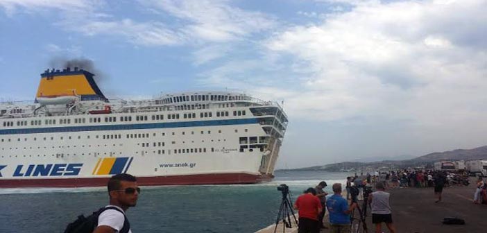 Σχεδόν 500 πρόσφυγες ανέβηκαν στο πλοίο στην Κω