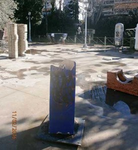 Βανδαλισμοί σε έργα τέχνης στην πλατεία Ηρώων στο Μαρούσι