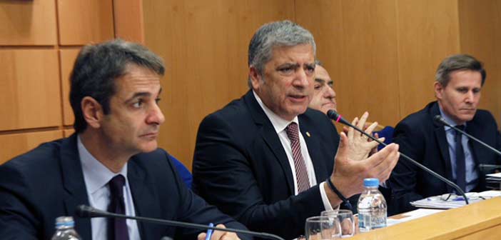 Ο Κυριάκος Μητσοτάκης ενώπιος ενωπίω με δημάρχους της ΚΕΔΕ – VIDEO