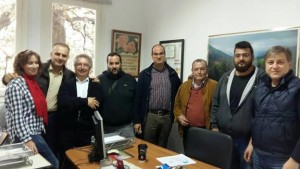 Ο πρόεδρος της Ανθοκομικής Έκθεσης Κηφισιάς Γ. Κομιανός με εκπροσώπους των ΚοινΣΕΠ