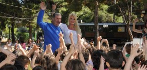 Η πρόεδρος του ΠΕΑΠ Μ. Πατούλη-Σταυράκη και ο πρόεδρος του ΣΠΑΠ Βλ. Σιώμος «ξεσηκώνουν» τα παιδιά