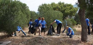 Εθελοντές του ΣΠΑΠ καθαρίζουν το Δάσος Θεοκλήτου