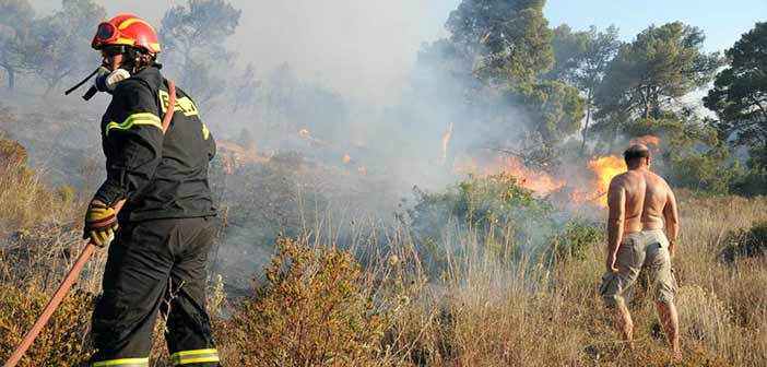 Υπό έλεγχο η πυρκαγιά στον Βαρνάβα – Υψηλός κίνδυνος πυρκαγιάς και την Τρίτη