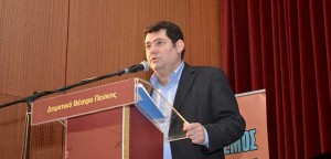 Ο δήμαρχος Τ. Μαυρίδης χαιρετίζει την εκδήλωση για τη Μάχη της Κρήτης