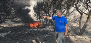 Ο πρόεδρος του ΣΠΑΠ Βλ. Σιώμος στη μάχη για την κατάσβεση της πυρκαγιάς στα Δερβενοχώρια