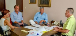 Ο πρόεδρος της ΚΕΔΕ Γ. Πατούλης ενημερώνεται κγια τα προβλήματα του Νοσοκομείου Κεφαλλονιάς από τον διοικητή Ν. Βιβλάκη