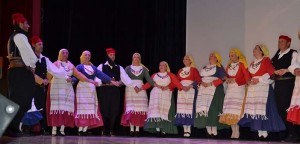 Το τμήμα παραδοσιακών χωρών του ΠΕΑΠ πλαισίωσε χορευτικά την εκδήλωση