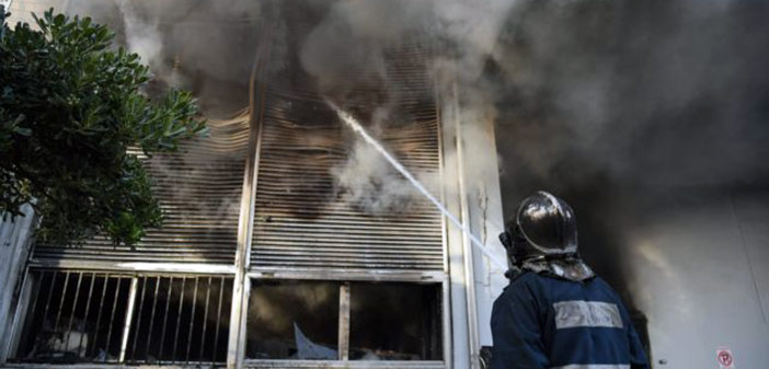 Υπό μερικό έλεγχο η φωτιά σε αποθήκη ηλεκτρικών στο Περιστέρι – Προκλήθηκαν μεγάλες ζημιές