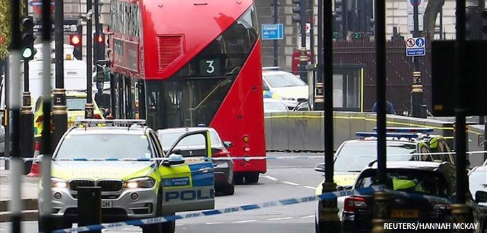 Βρετανία: Αυτοκίνητο έπεσε πάνω στα οδοφράγματα του Κοινοβουλίου – Τραυματίστηκαν ποδηλάτες και πεζοί