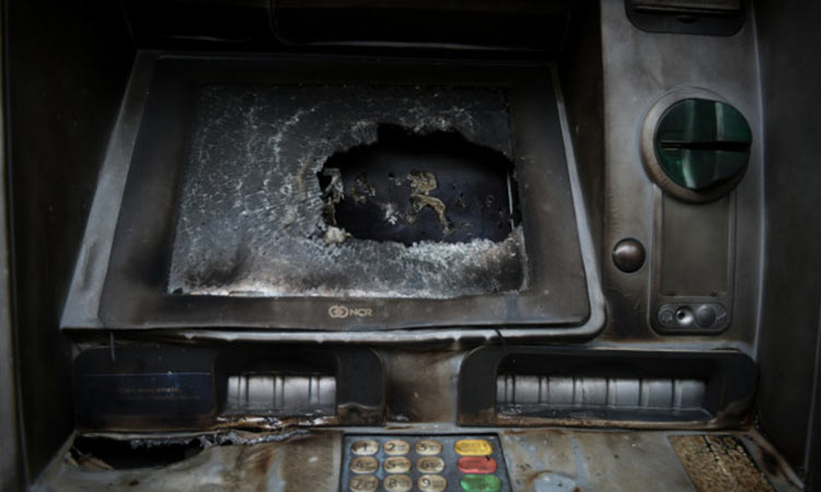 Έκρηξη σε δύο ΑΤΜ στο Ίλιον: Πήραν λεφτά και έγιναν καπνός