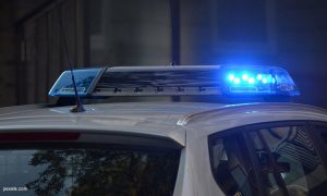 Καταδίωξη αυτοκινήτου στη Μεταμόρφωση – Συγκρούστηκε με σταθμευμένα οχήματα