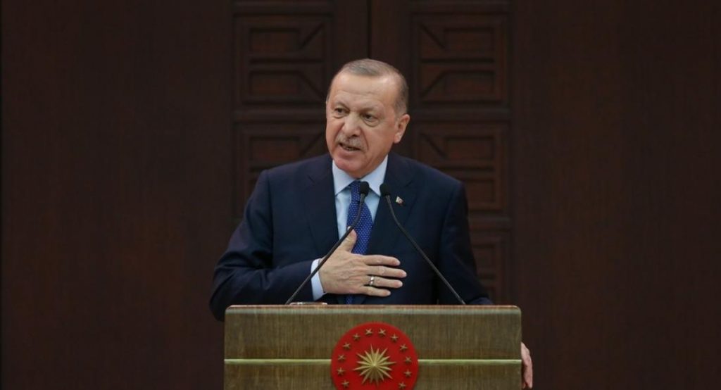 Ο Ερντογάν μετατρέπει αεροδρόμια σε νοσοκομεία, απαγορεύει την πώληση μασκών