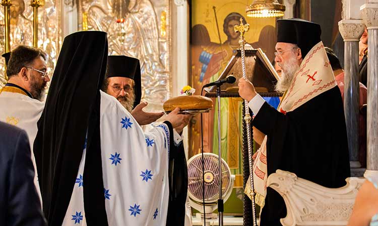 Με λαμπρότητα και αποστάσεις ο εορτασμός του Αγίου Φανουρίου στον Δήμο Κηφισιάς