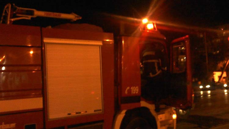 Φωτιά σε υπόγεια οικία στη Νέα Ερυθραία – Τραυματίστηκαν τέσσερα άτομα