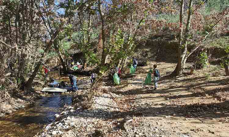 Πάνω από 200 εθελοντές στη δράση καθαρισμού στον Κηφισσό ποταμό