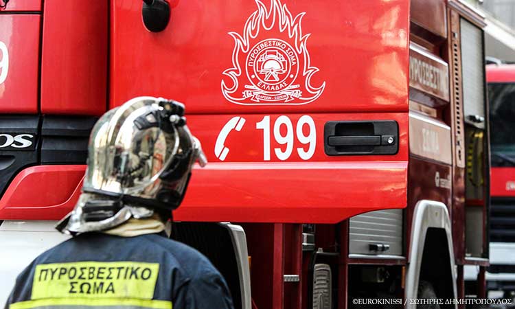 Πυρκαγιά σε παραπήγματα επί της οδού Εσπερίδων στην Κηφισιά – Επιχειρούν ισχυρές πυροσβεστικές δυνάμεις