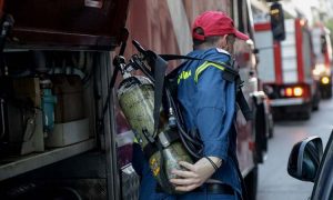 Αναστάτωση στη Λυκόβρυση από καπνούς σε κτήριο γραφείων