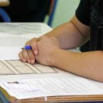 Γραμμές ψυχολογικής υποστήριξης ενόψει πανελλαδικών εξετάσεων