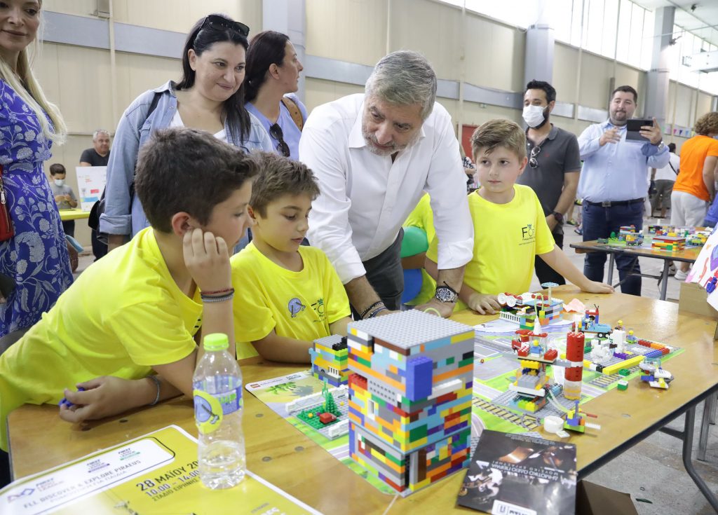 Στον διαγωνισμό Ρομποτικής «First Lego League» για παιδιά Δημοτικού στο ΣΕΦ ο περιφερειάρχης Αττικής