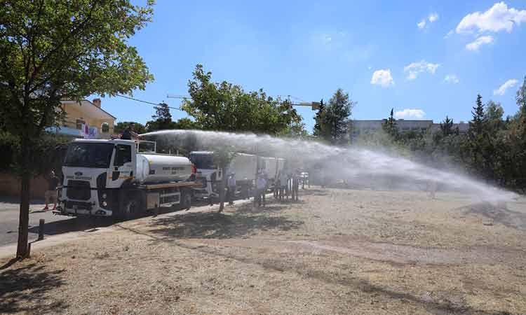 Επίδειξη λειτουργίας της υδροφόρας και των δύο φορτηγών που παρέλαβε ο Δήμος Αμαρουσίου