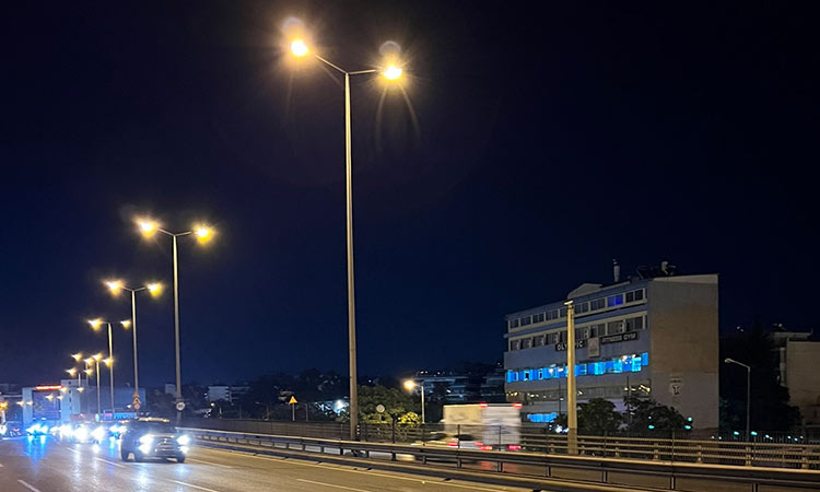 Οι δρόμοι της Αττικής… τρέχουν με σύγχρονους, χαμηλής κατανάλωσης λαμπτήρες LED