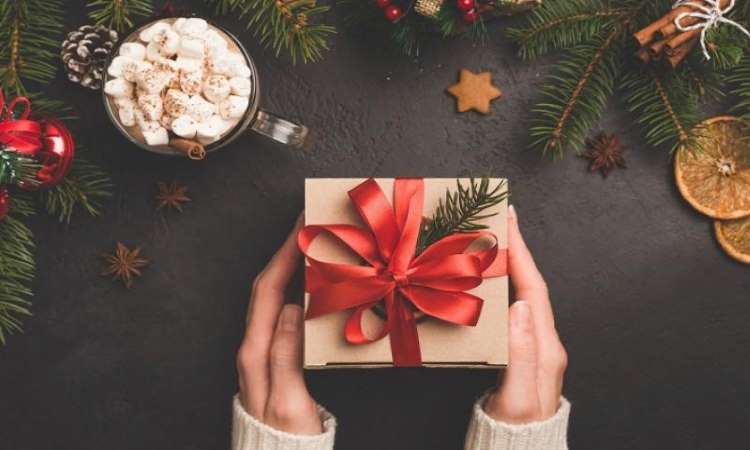 Ο Δήμος Αγίας Παρασκευής συγκεντρώνει χριστουγεννιάτικα δώρα για παιδιά που έχουν ανάγκη