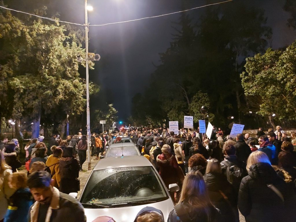 «Πλημμύρισαν» από κόσμο, συνθήματα και οργή για τα Τέμπη οι δρόμοι του Δήμου Παπάγου – Χολαργού