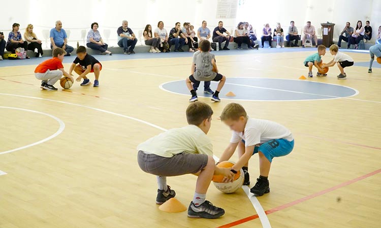 Παρουσία γονέων και φίλων διεξήχθη το τουρνουά μπάσκετ από τους νέους αθλητές στο κλειστό γήπεδο του 4ου Γυμνασίου-Λυκείου Αμαρουσίου «Ζεκάκειο»