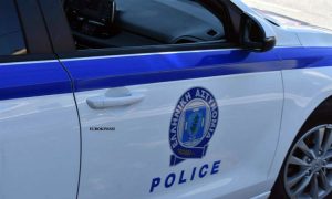 Οδηγός χωρίς δίπλωμα προκάλεσε τροχαίο στον Χολαργό και προσπάθησε να διαφύγει με λεωφορείο