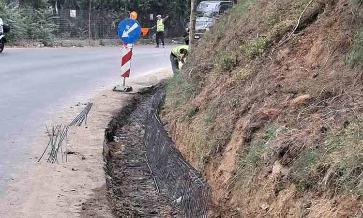 Εργασίες της Περιφέρειας Αττικής στην οδό Τατοΐου στη Μεταμόρφωση