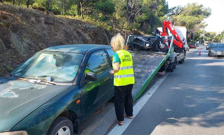 Άλλα τέσσερα εγκαταλελειμμένα οχήματα απομακρύνθηκαν από τους δρόμους των Βριλησσίων