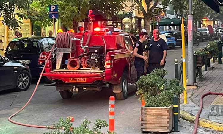 Φωτιά σε κατάστημα γνωστής αλυσίδας αρτοσκευασμάτων στο κέντρο του Αμαρουσίου