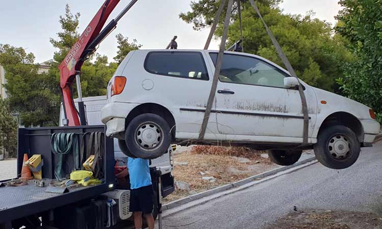 Φθινοπωρινή επιχείρηση – «σκούπα» περισυλλογής εγκαταλελειμμένων οχημάτων στο Ηράκλειο Αττικής