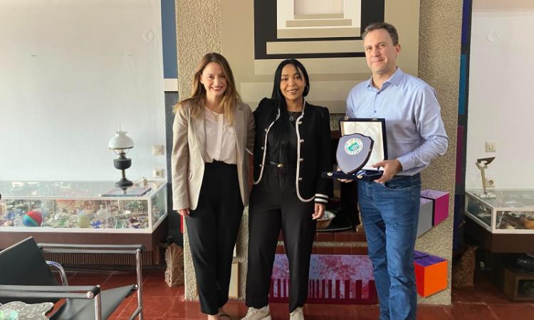 Η Πεντέλη υποδέχθηκε τη διεθνή εικαστικό Ebtisam Abdulaziz στο σπίτι της Όπυς Ζούνη