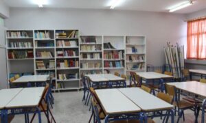 Συνεχίζεται η αντιπαράθεση γονέων – Π. Μανούρη για τα σχολεία