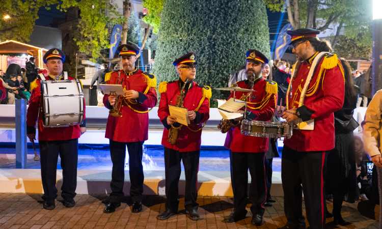 Άναψε το χριστουγεννιάτικο δένδρο του ο Δήμος Φιλοθέης – Ψυχικού