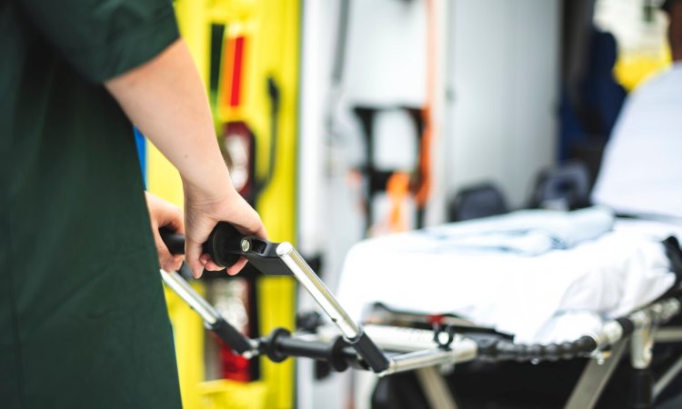 Σοβαρό τροχαίο στη Νέα Ιωνία – Μπετονιέρα παρέσυρε πεζή