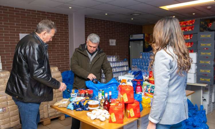 Το Κοινωνικό Παντοπωλείο επισκέφθηκε ο δήμαρχος Νέας Ιωνίας ενόψει των γιορτών