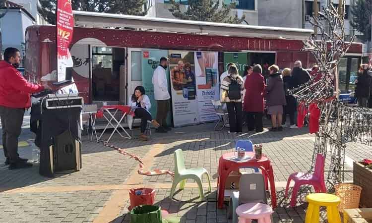Δεκάδες πολίτες της Νέας Ιωνίας έκαναν δωρεάν προληπτικές εξετάσεις στο Magic Diabetes Bus