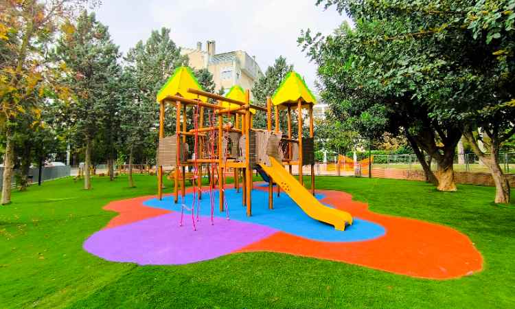 Καινούργιες, ασφαλείς και πιστοποιημένες παιδικές χαρές στη διάθεση των παιδιών στο Χαλάνδρι