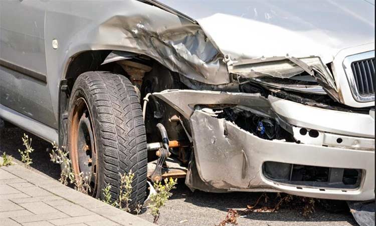 Μεθυσμένος οδηγός χτύπησε σε επτά σταθμευμένα οχήματα στην Κηφισιά