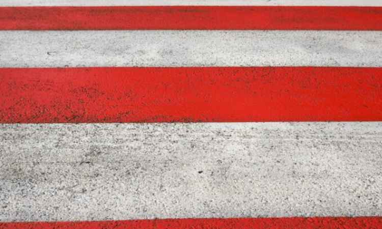 Νίκη Πολιτών Αγίας Παρασκευής: Επικίνδυνες οι έγχρωμες διαγραμμίσεις οδών