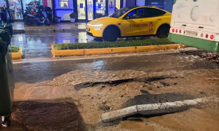 Ταλαιπωρία για οδηγούς και κατοίκους στα Μελίσσια από βλάβη σε αγωγό της ΕΥΔΑΠ