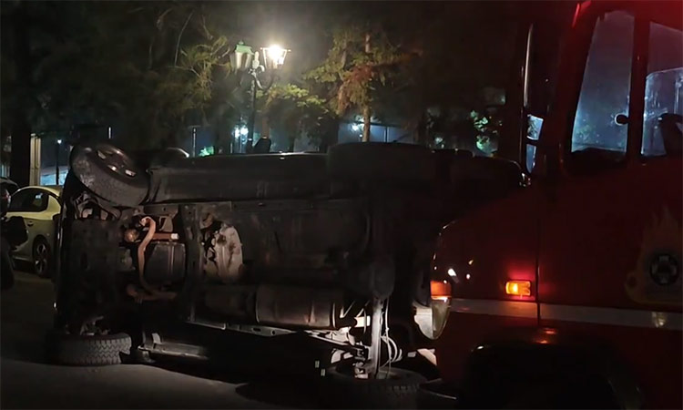 Ανατροπή οχήματος στη Λ. Μεσογείων, στο ύψος του Παπάγου