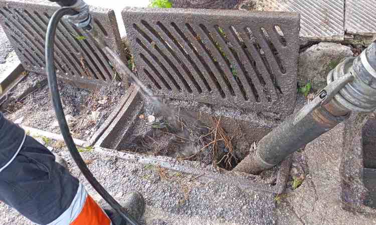 Δήμος Νέας Ιωνίας: Σε εξέλιξη οι εργασίες καθαρισμού των φρεατίων των αγωγών ομβρίων υδάτων